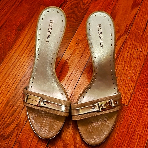 Shoes - Picture 1 of 3
